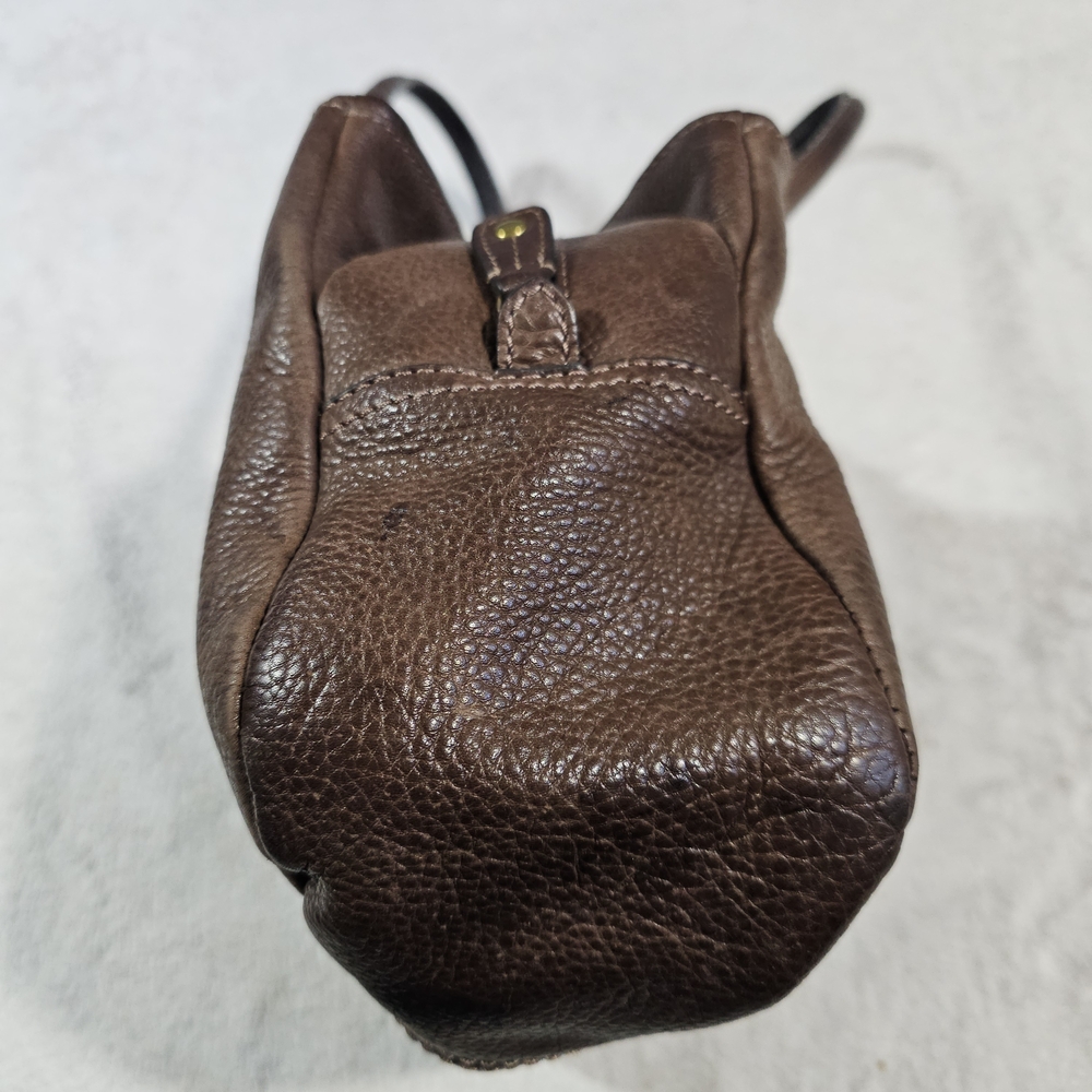 Elegant Brown Leather Handbag - Picture 4 of 16